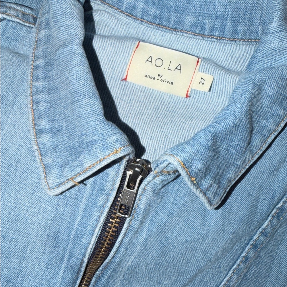 ALICE + OLIVIA Gorgeous Light Blue Fade Away Denim Romper Jumpsuit, size 27 - Picture 5 of 5